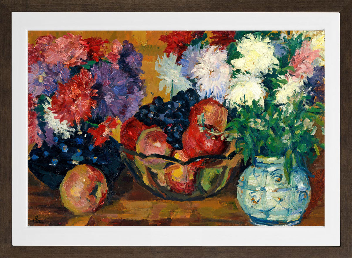 Giovanni Giacometti, Stillleben mit Astern, Äpfeln und Trauben (1927) — brown frame